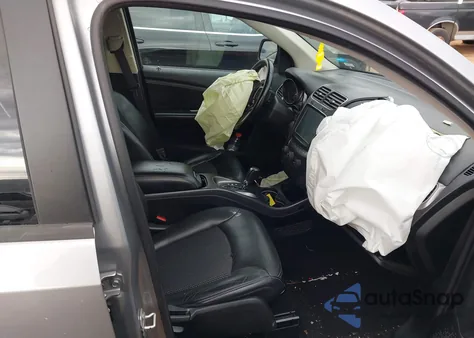 2018 Dodge Journey Crossroad Awd z USA, uszkodzony, nr VIN 3C4PDDGG2JT523201